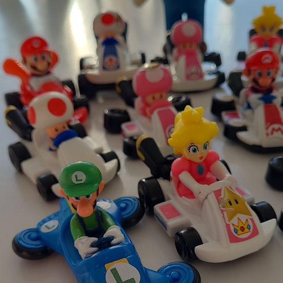Mario Kart Mini Racers Set with Figures 13 In  Set - Picture 6 of 6